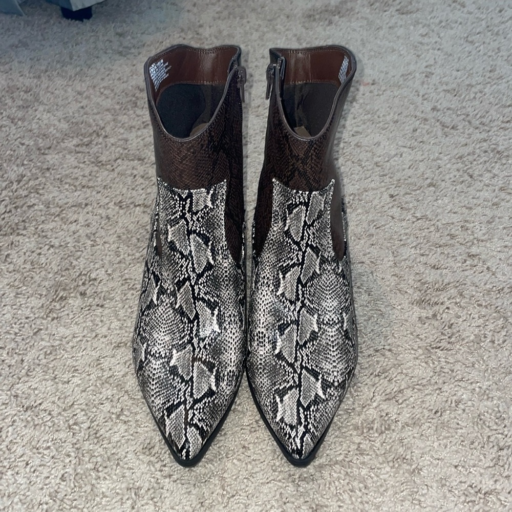 NEW Super cute boots size 9